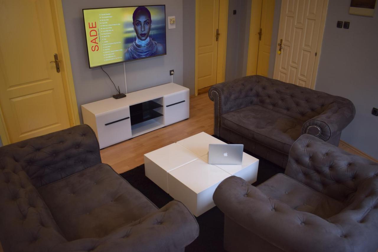 Klara'S Apartment Ni Εξωτερικό φωτογραφία